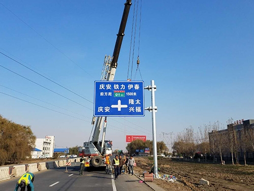 铜仁铜仁道路护栏网网片该如何进行正确的选购呢？